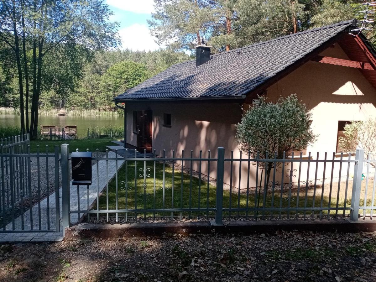 Urokliwy Domek Nad Brzegiem Jeziora Lubiatów Eksteriør bilde