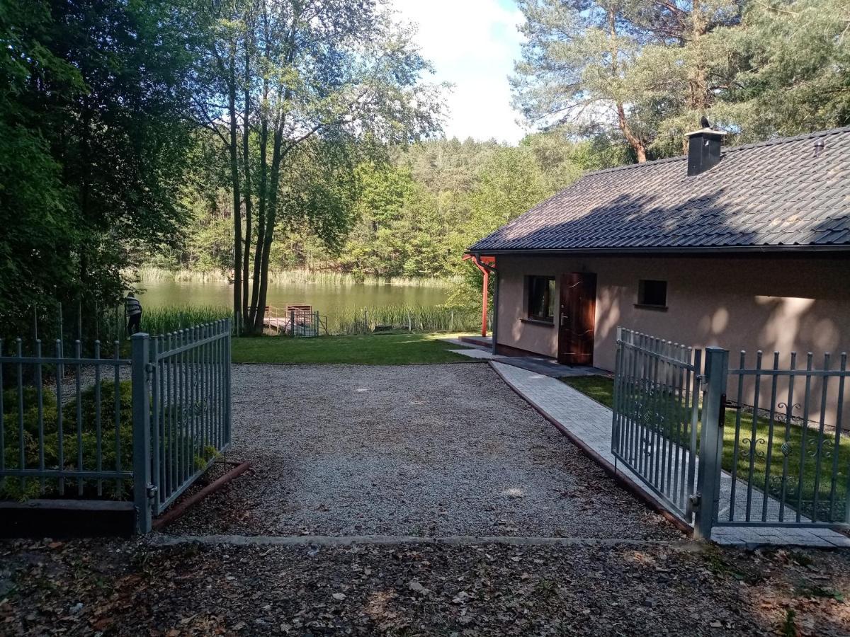Urokliwy Domek Nad Brzegiem Jeziora Lubiatów Eksteriør bilde