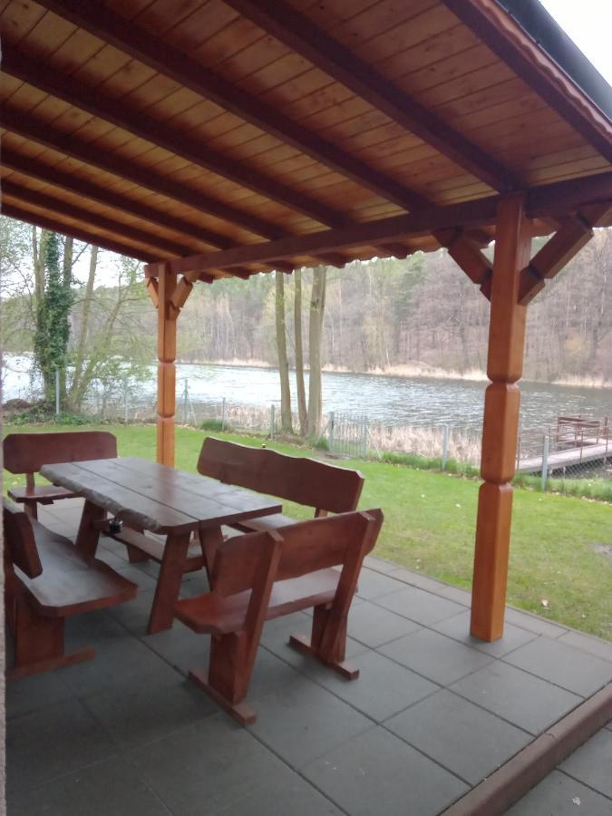 Urokliwy Domek Nad Brzegiem Jeziora Lubiatów Eksteriør bilde